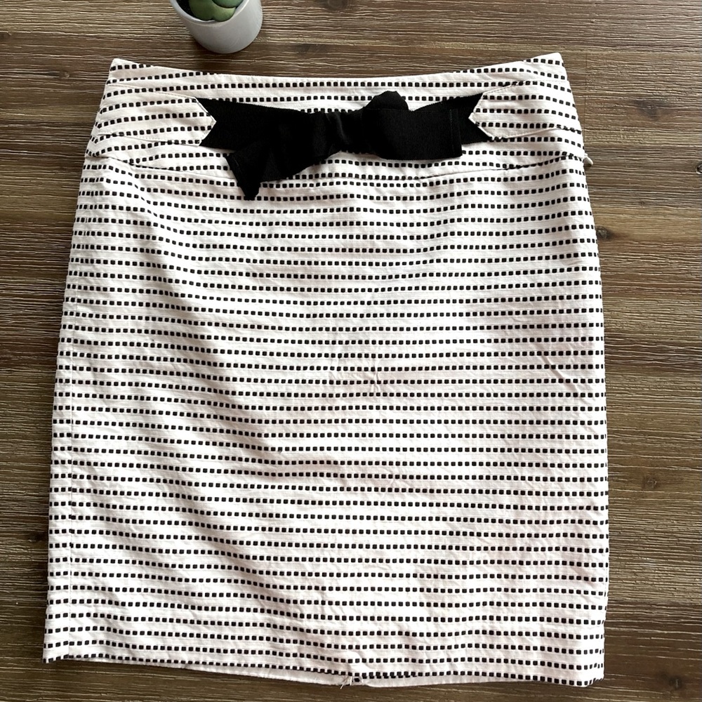 ◾️Black & White Loft Pencil Skirt◾️